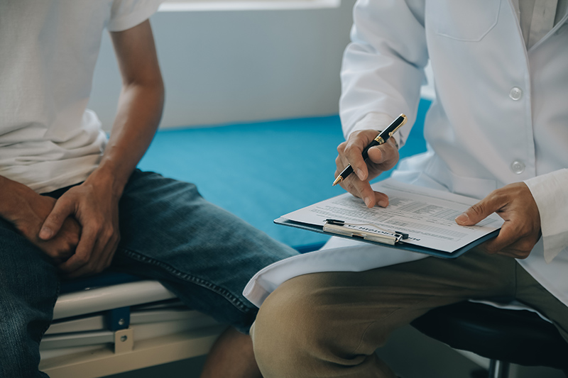 Patient consultation at a colon clinic